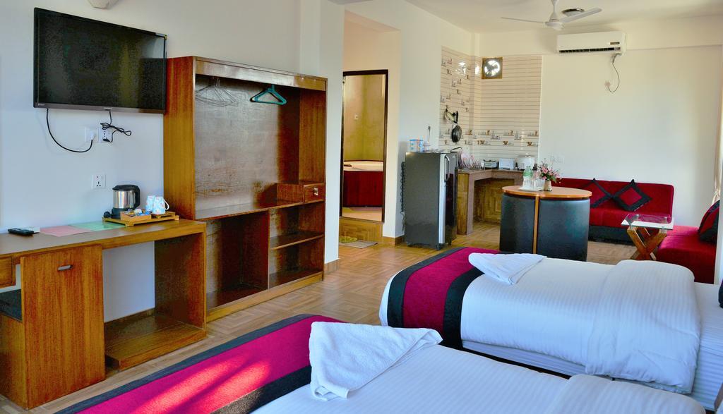 Hotel City Inn - Mountain View Покхара Екстер'єр фото